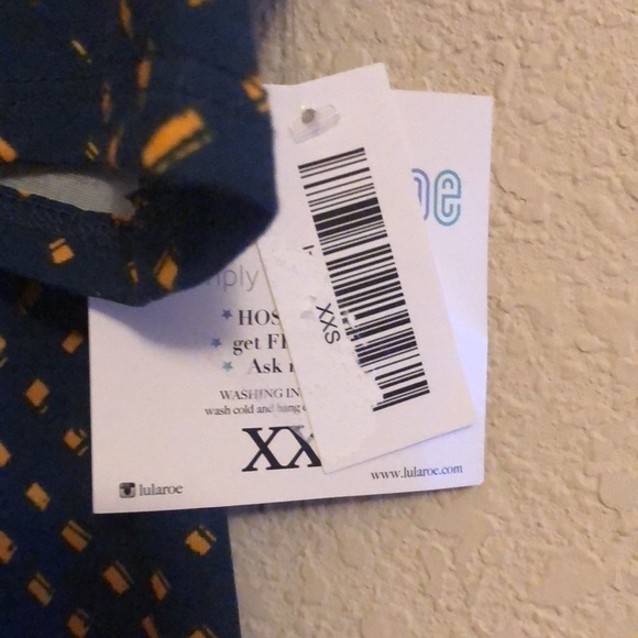 𝅺LULAROE XXS Irma top - Picture 3 of 4